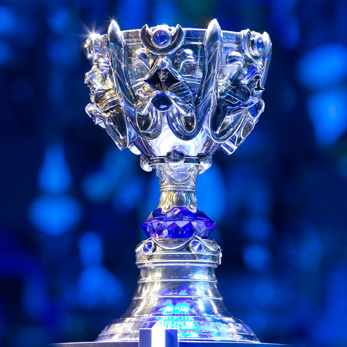 League Of Legends World Championship Trophy 107 League of Legends Trophy 6